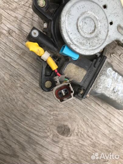 Эл. стеклоподъемник Suzuki Cultus Задний Правый