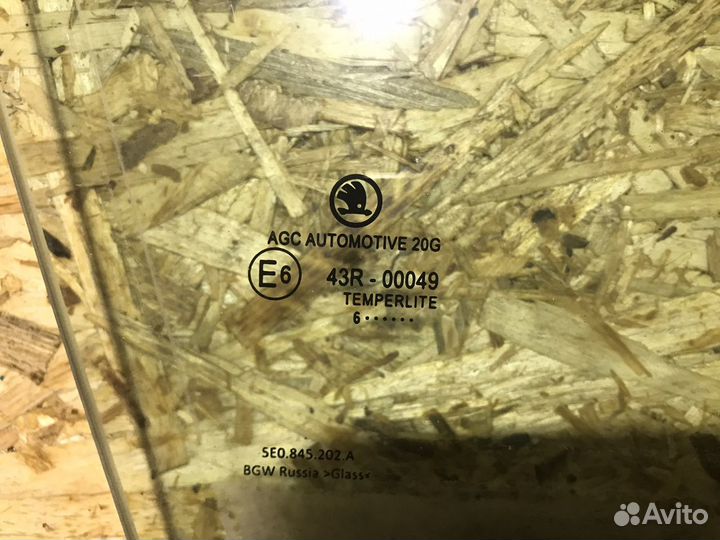 Стекло передней правой двери Octavia A7