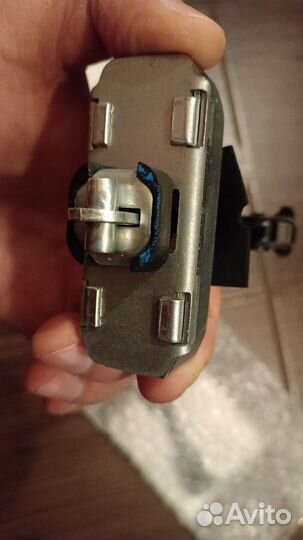 Ограничитель передней двери на Тойота Секвойя 1