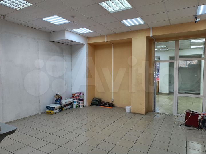 Торговая площадь 42 м². 26 м². 24 м²