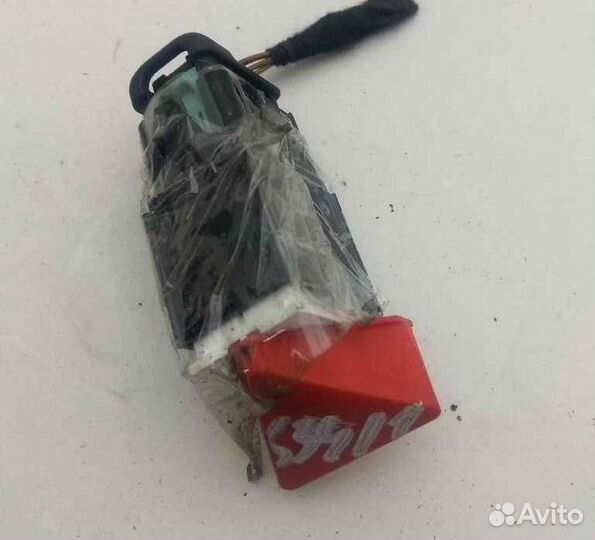 Кнопка аварийной сигнализации Volkswagen Touran