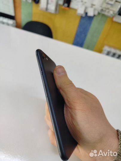 Корпус со шлейфами на iPhone 7
