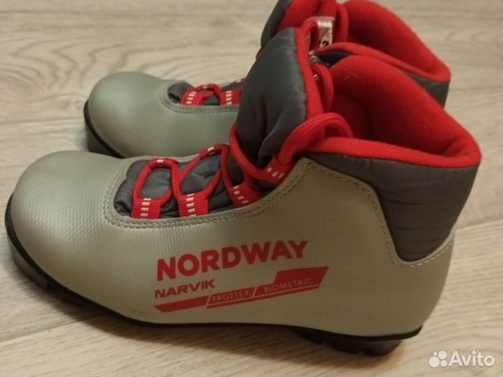 Лыжные ботинки