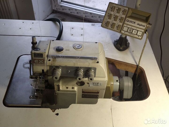 Швейная машина колонковая, оверлок Pegasus