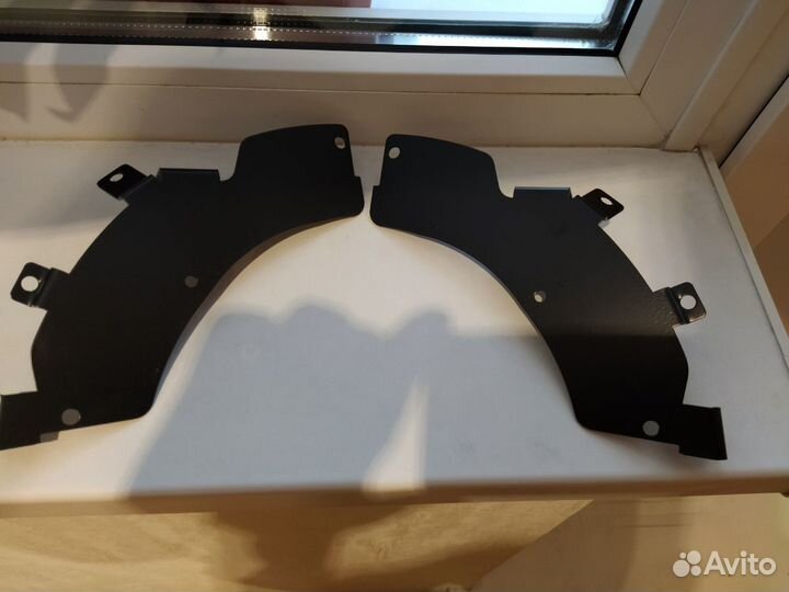 Туарег. Кронштейны для передних брызговиков