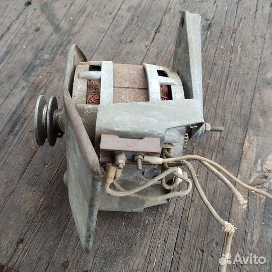 Электродвигатель от машинки