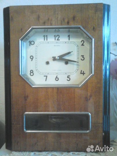 Часы настенные маятниковые механические 