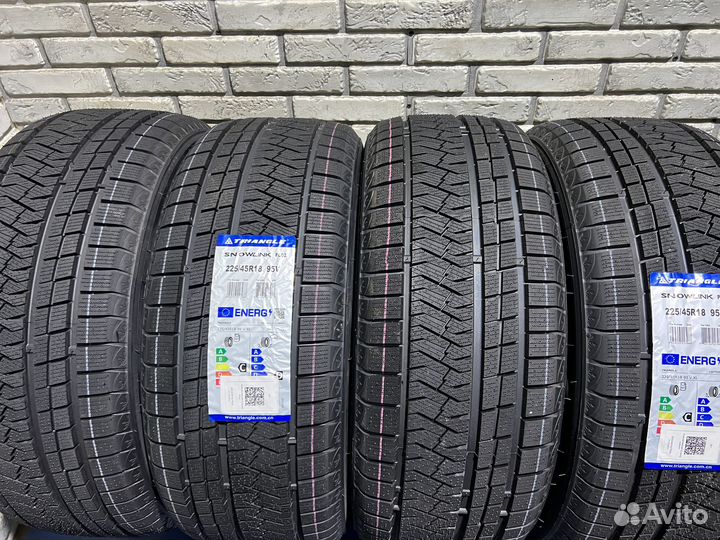 Triangle PL02 225/45 R18 95V