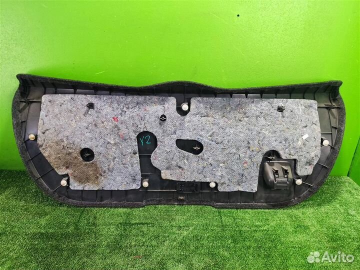 Обшивка крышки багажника Toyota Yaris P90 2010