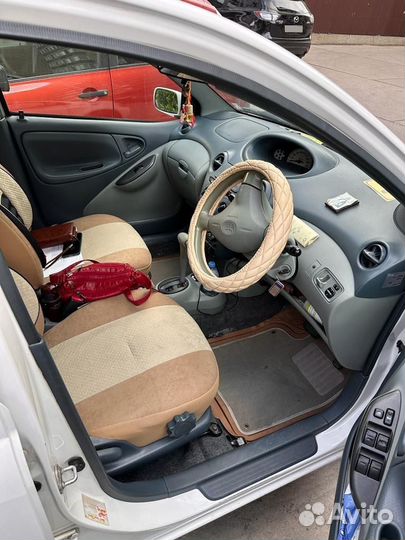 Toyota Vitz, 2001