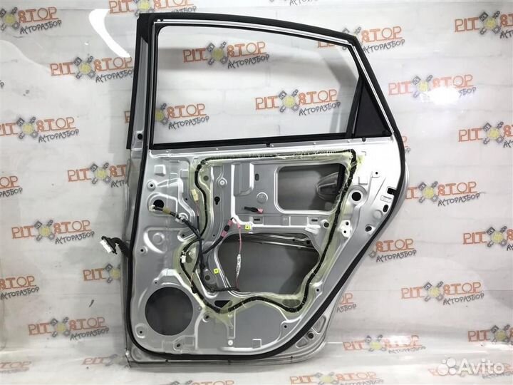 Дверь задняя правая Toyota prius ZVW30 2009-2011