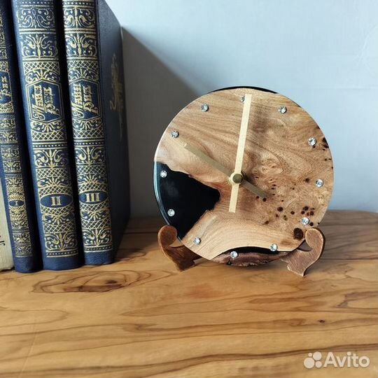 10 деревянных настольных часов