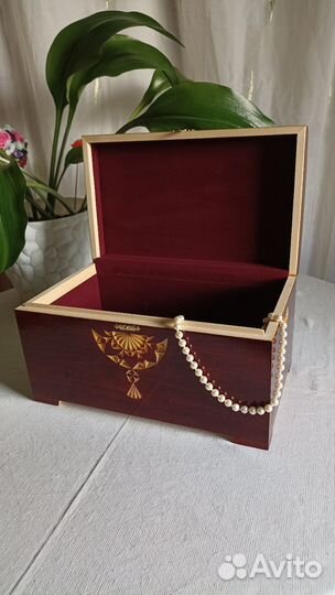 Деревянная шкатулка для украшений