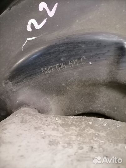 Ступица задняя левая Volkswagen Passat B6