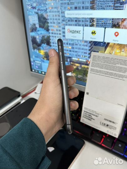 iPhone 11, 64 ГБ