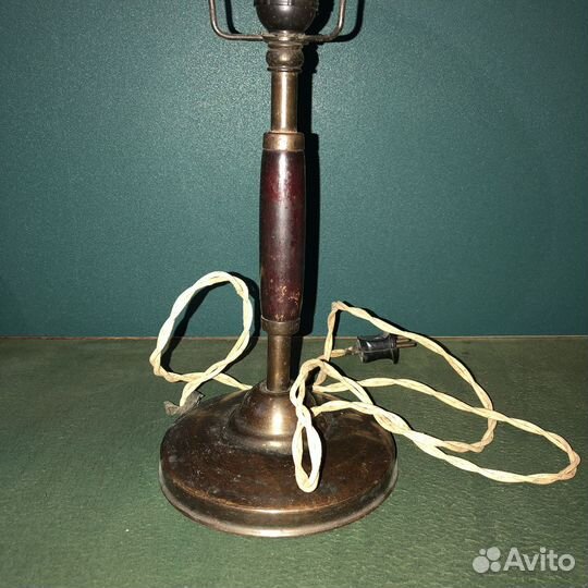 Лампа настольная с зеленым плафоном