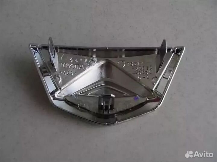 Эмблема решётки радиатора Toyota Allion