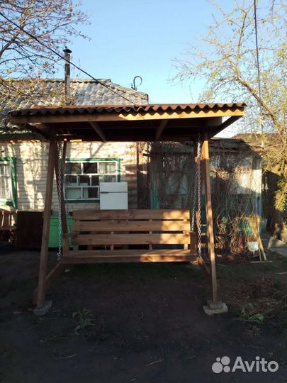 Садовые качели из дерева в наличии