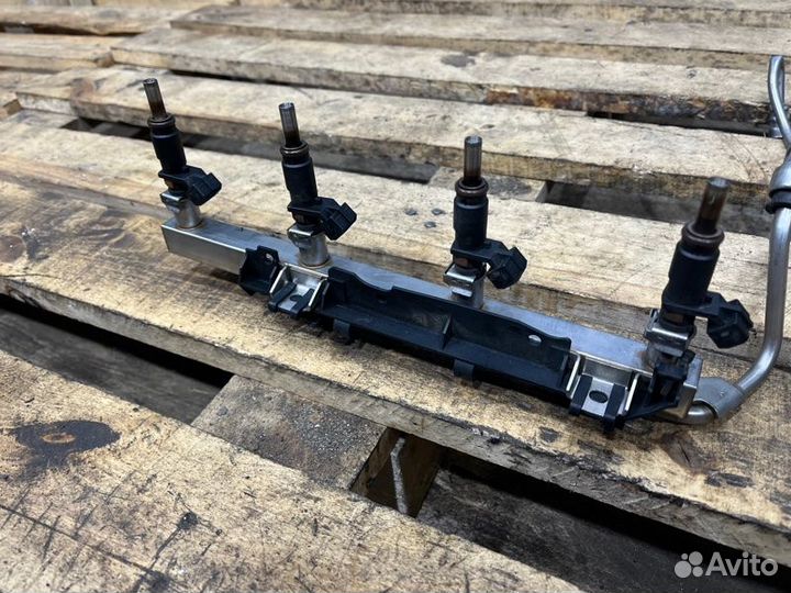 Топливная рейка Bmw 1 E87 N46B20 2004