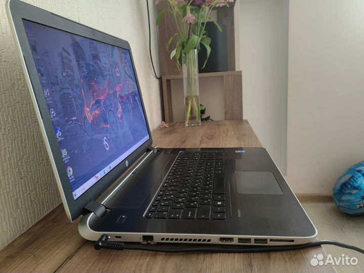 Ноутбук hp 17.3 / 4 гб /SSD 256гб