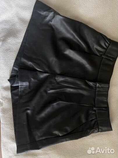 Шорты из эко кожи zara