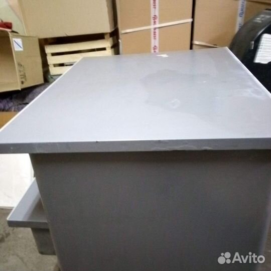 Стол продовца