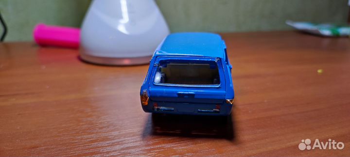 Модель 1:43 газ 2402