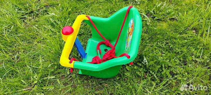 Детские пластиковые качели с пищалкой