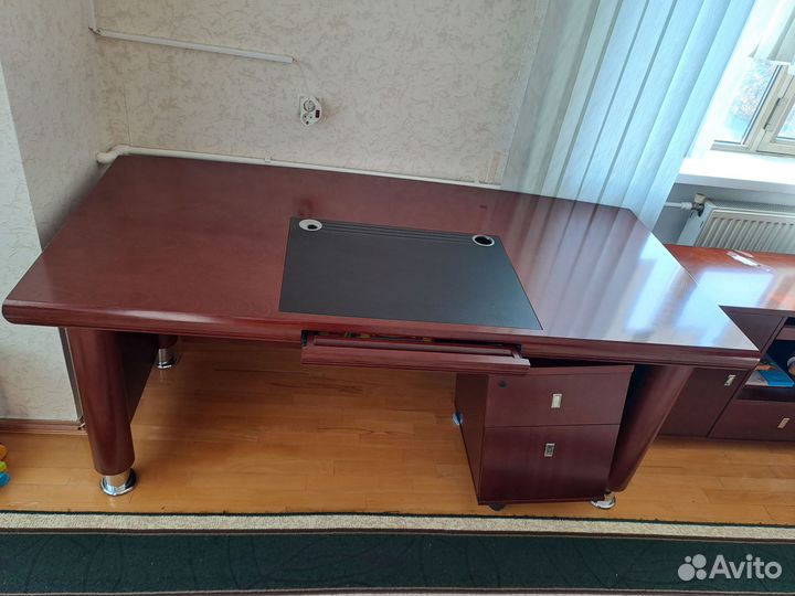 Письменный стол