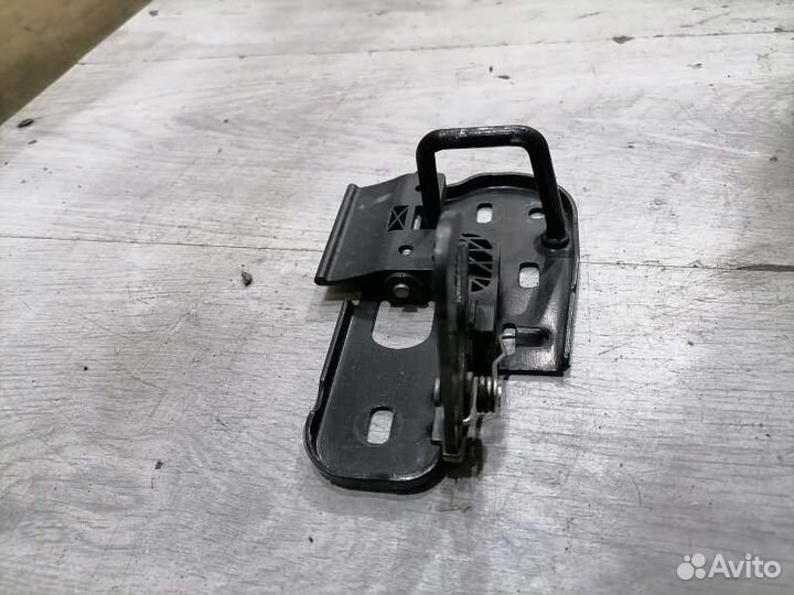Крюк замка капота Vw Passat B6 2.0 BVY 2007