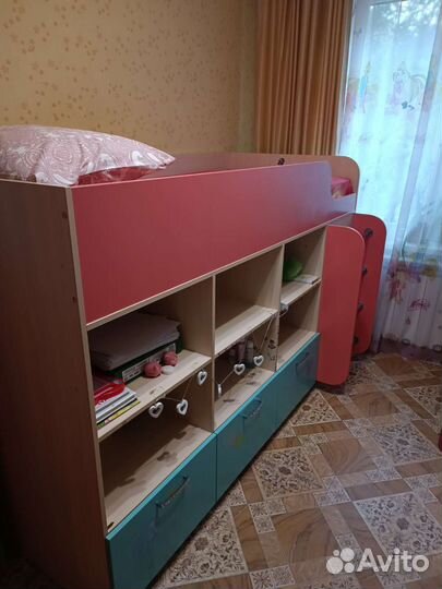 Детская кроватка+ полки + шкаф