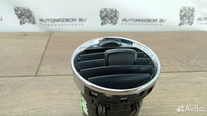 Воздуховод салона левый Peugeot 308 хетчбек EP6