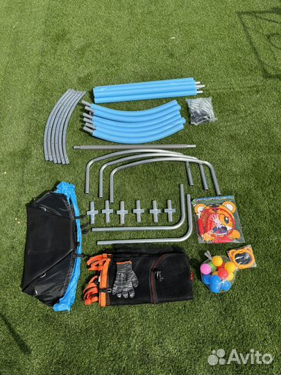 Батут детский с защитной сеткой и игрушками