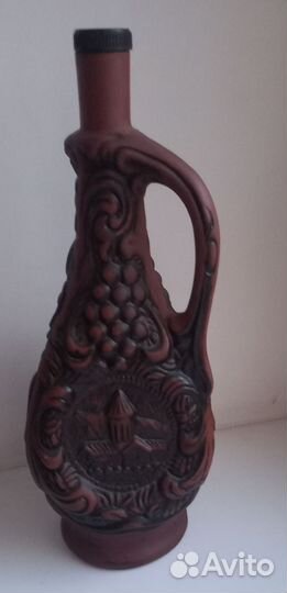 Глиняный кувшин для вина