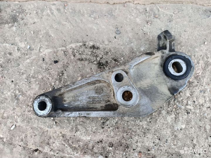 Кронштейн кпп Opel Corsa D