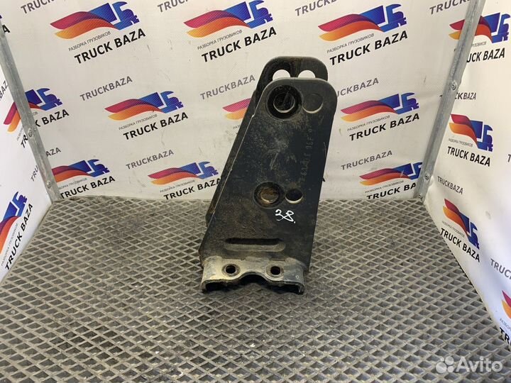 Кронштейн усилителя переднего бампера правый