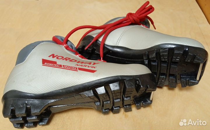Новые лыжные ботинки детские 31 р-р