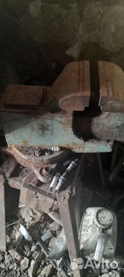 Тиски слесарные изготовлени СССР