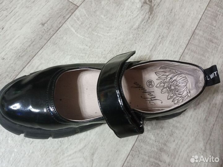 Туфли школьные 37 р