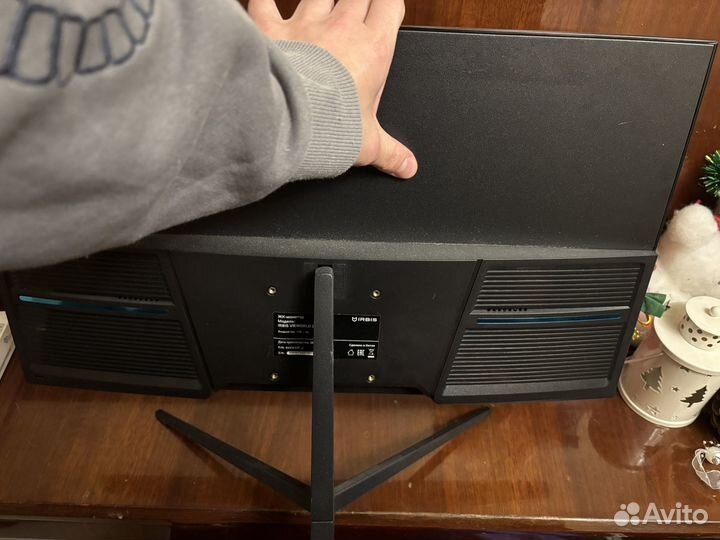 Монитор 21 дюйм