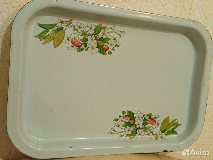 Кастрюли, сковородки, чайник, поднос