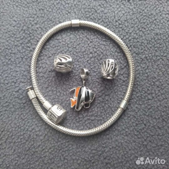 Браслет с шармами