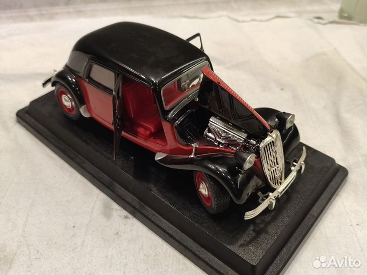 Модель Citroen T. A 15 CV 1:24 bburago