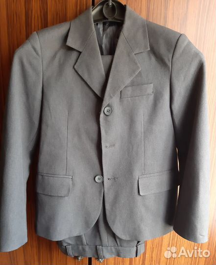Школьный костюм на мальчика 32р