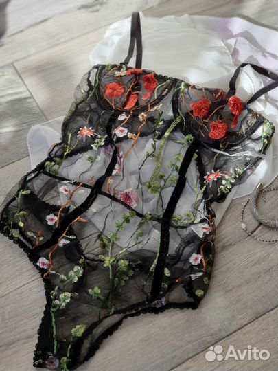 Корсет кружевной