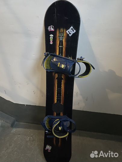 Сноуборд с креплениями