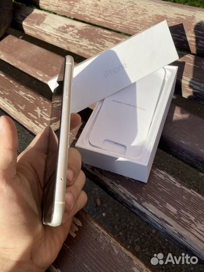 Телефон iPhone 11
