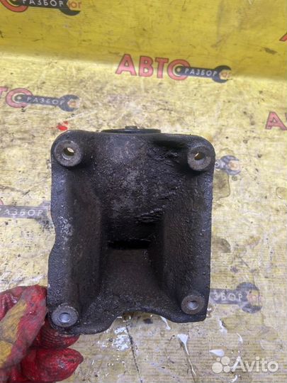 Подушка двигателя правая Volkswagen Vento A3 ABS