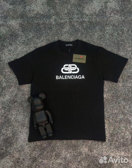 Футболка Balenciaga BB Lux