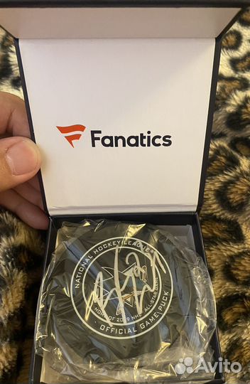 Официальные шайбы с автографами игроков нхл